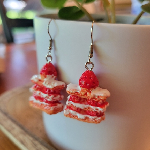 Strawberry Shortcake Baker's Delight Drop Dangle Earrings - Picture 3 of 5